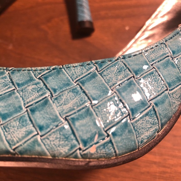 Super cool 80’s style blue pump size 6.5 - Picture 11 of 11